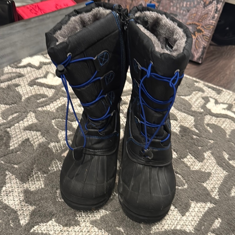 Dream Pairs Black Winter Boots with Blue Accents
